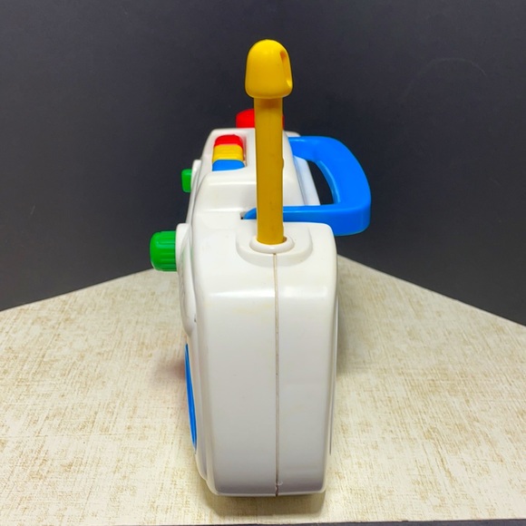 Vintage 1992 Fisher Price 12 tune Toy CD Player Boom Box Radio #2087 - Picture 4 of 8